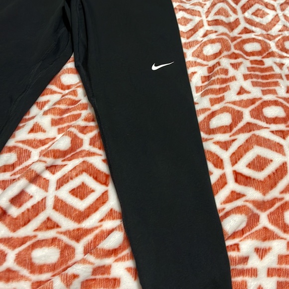 Nike - Picture 2 of 4